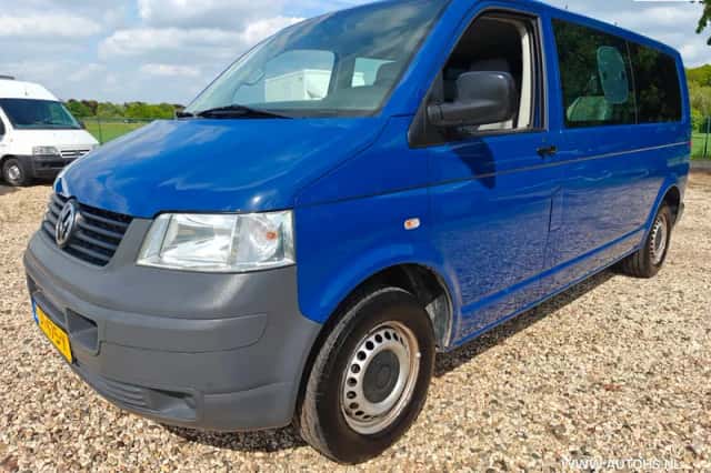Volkswagen Transporter (2009) thumbnail 2
