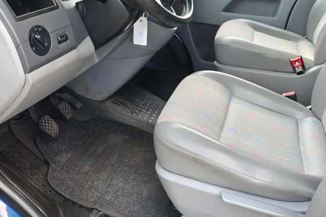 Volkswagen Transporter (2009) thumbnail 12