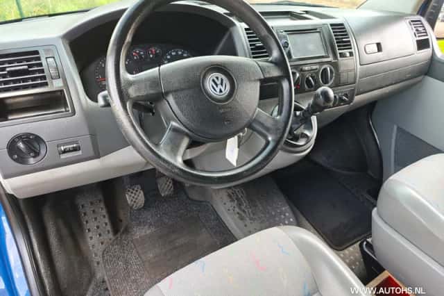 Volkswagen Transporter (2009) thumbnail 13