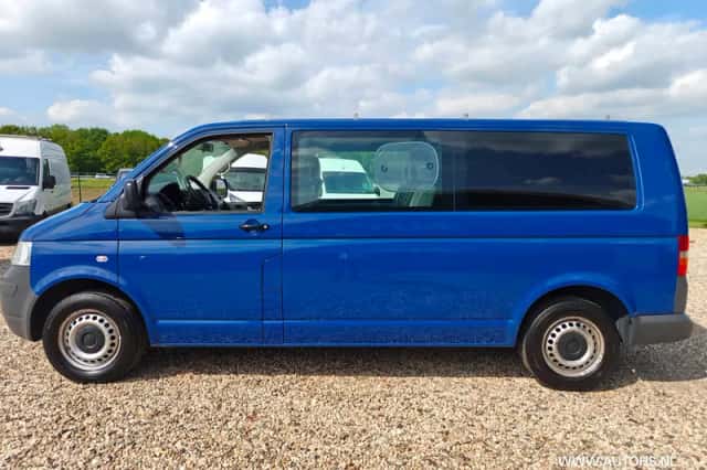 Volkswagen Transporter (2009) thumbnail 3