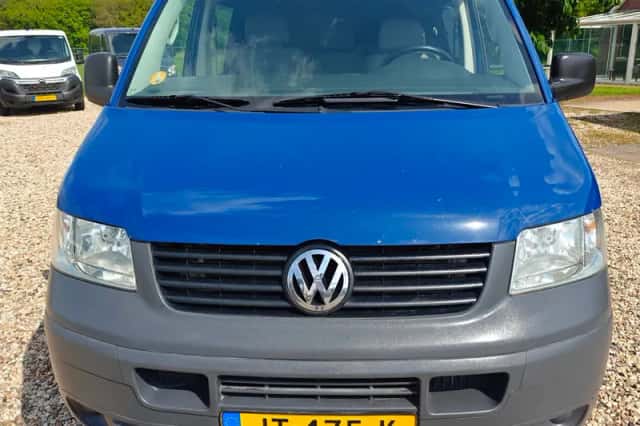 Volkswagen Transporter (2009) thumbnail 4
