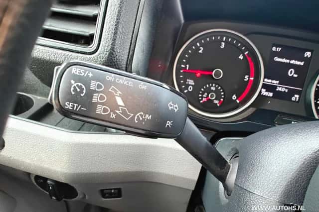 Volkswagen Crafter (2018) thumbnail 12