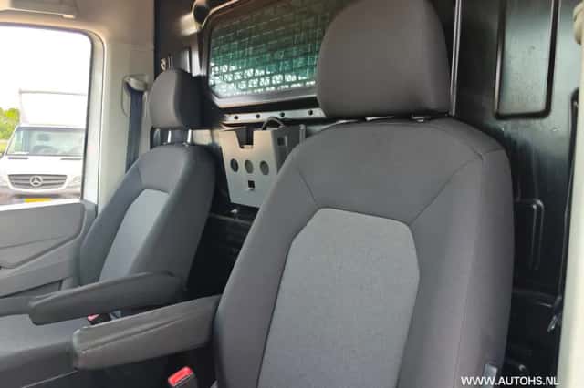 Volkswagen Crafter (2018) thumbnail 16