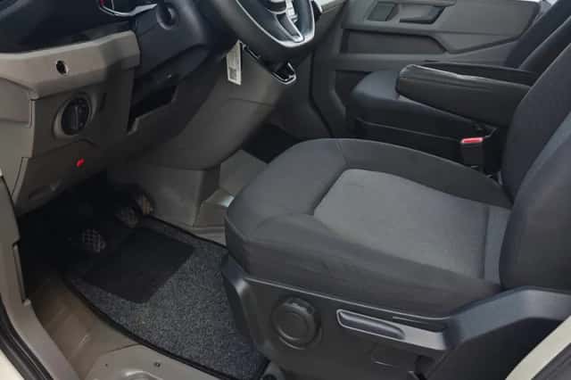 Volkswagen Crafter (2018) thumbnail 17