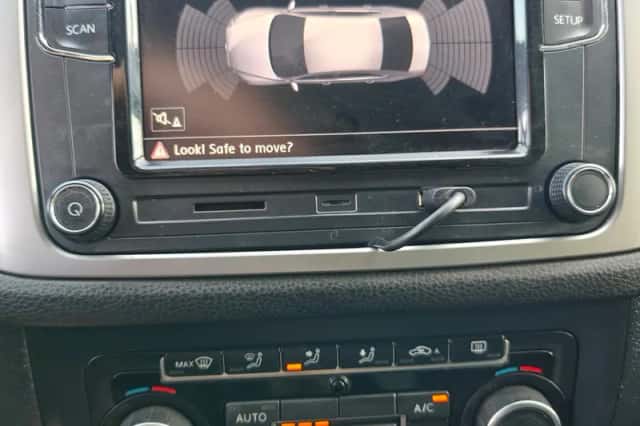 Volkswagen Tiguan (2014) thumbnail 11