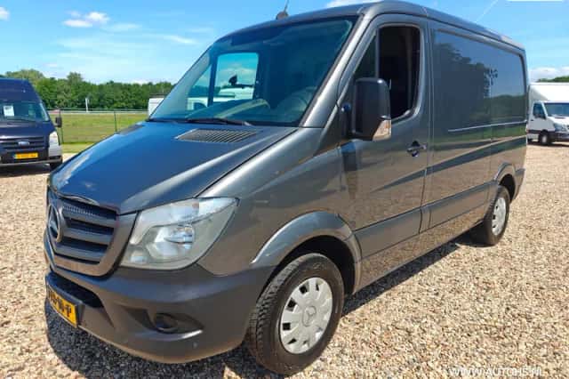 Mercedes-Benz Sprinter (2013) thumbnail 2