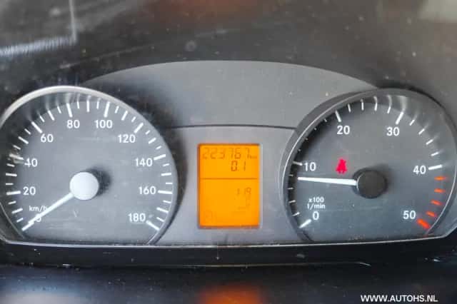 Mercedes-Benz Sprinter (2013) thumbnail 11