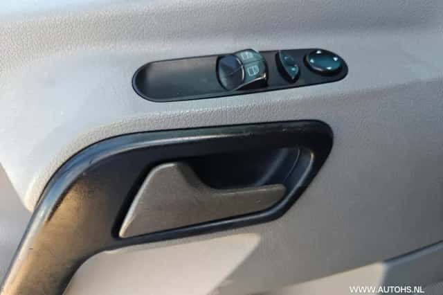 Mercedes-Benz Sprinter (2013) thumbnail 12