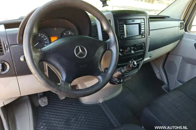 Mercedes-Benz Sprinter (2013) thumbnail 15