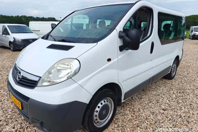 Opel Vivaro (2008) thumbnail 2