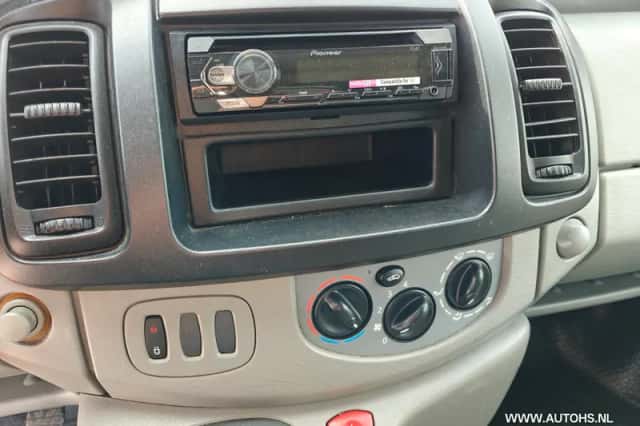 Opel Vivaro (2008) thumbnail 16
