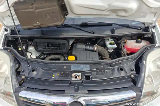 Opel Vivaro (2008) thumbnail 22