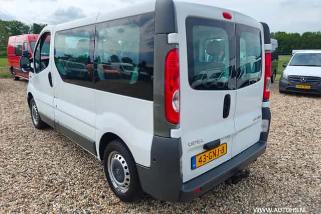 Opel Vivaro (2008) thumbnail 4