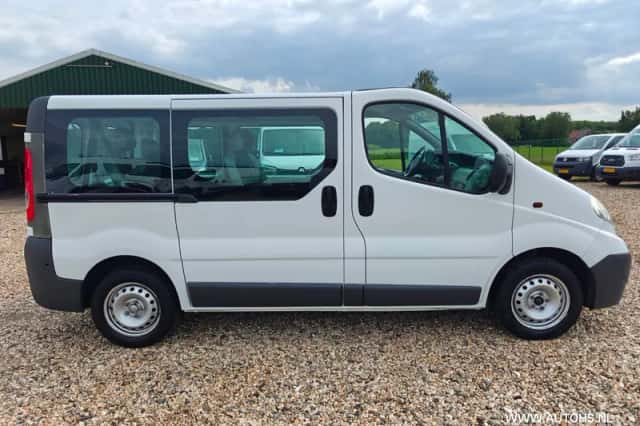 Opel Vivaro (2008) thumbnail 8