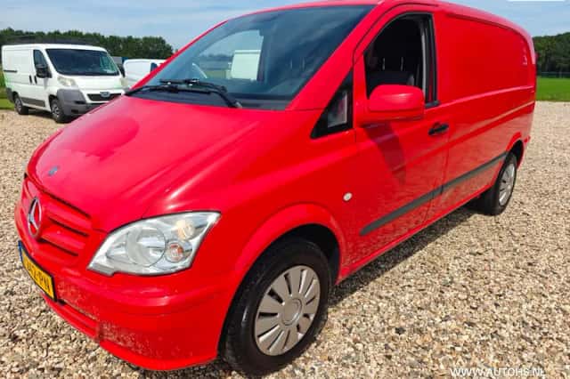 Mercedes-Benz Vito (2013) thumbnail 2