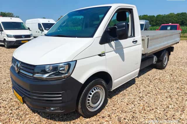 Volkswagen Transporter (2017) thumbnail 2