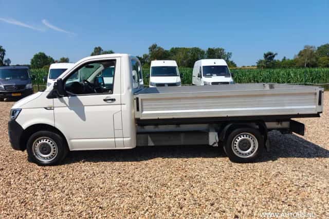 Volkswagen Transporter (2017) thumbnail 3