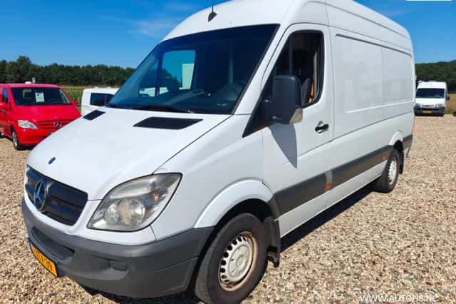 Mercedes-Benz Sprinter (2012) thumbnail 2