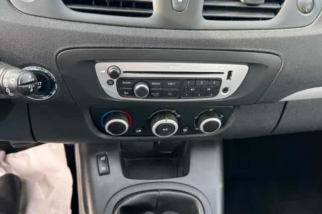Renault Grand Scénic (2016) thumbnail 16