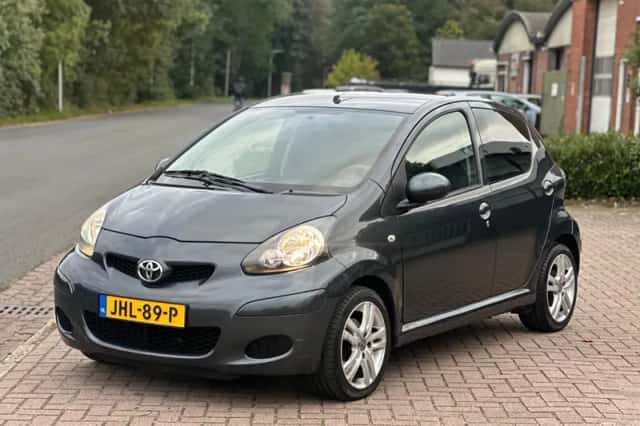 Toyota Aygo (2010) thumbnail 1