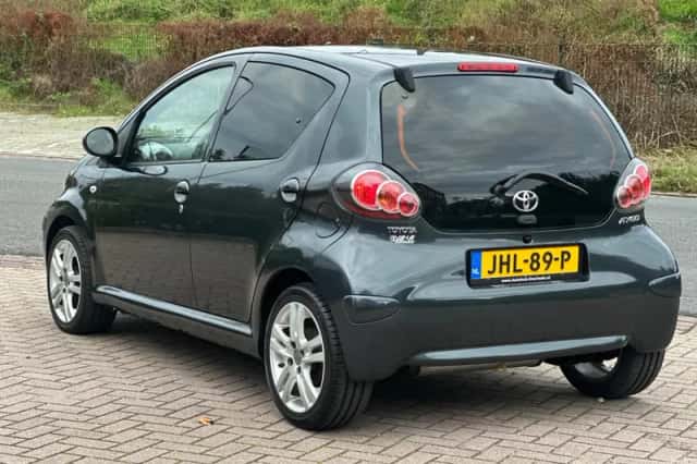 Toyota Aygo (2010) thumbnail 13