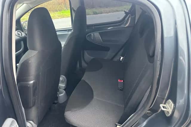 Toyota Aygo (2010) thumbnail 16