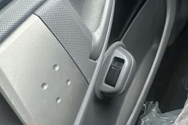 Toyota Aygo (2010) thumbnail 19