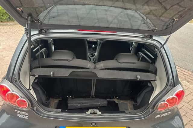 Toyota Aygo (2010) thumbnail 3