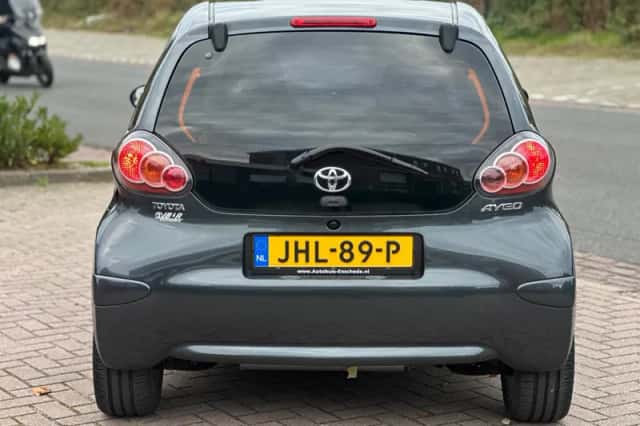 Toyota Aygo (2010) thumbnail 4