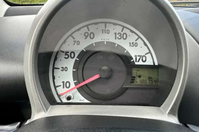 Toyota Aygo (2010) thumbnail 2
