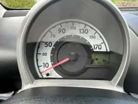Toyota Aygo (2010) thumbnail 2