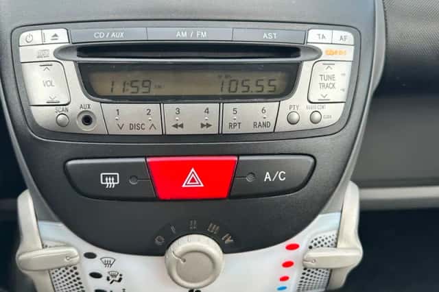 Toyota Aygo (2010) thumbnail 4