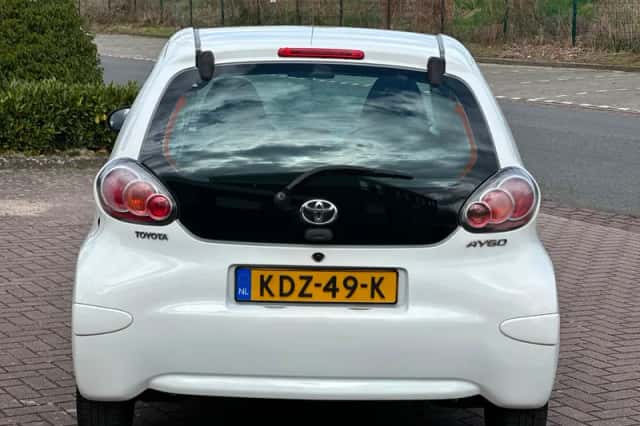 Toyota Aygo (2010) thumbnail 6