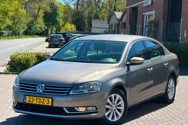 Volkswagen Passat (2012) thumbnail 1