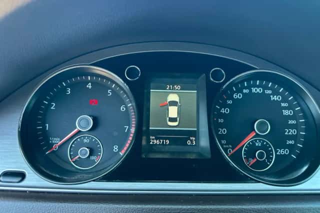 Volkswagen Passat (2012) thumbnail 2