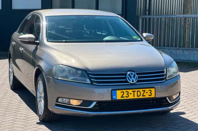 Volkswagen Passat (2012) thumbnail 11