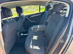 Volkswagen Passat (2012) thumbnail 13