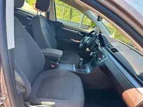 Volkswagen Passat (2012) thumbnail 22