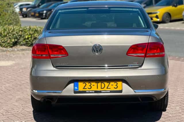 Volkswagen Passat (2012) thumbnail 4