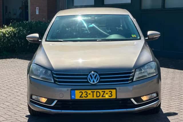 Volkswagen Passat (2012) thumbnail 5