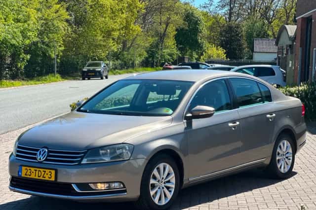Volkswagen Passat (2012) thumbnail 6
