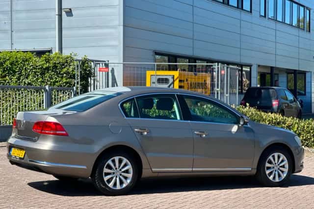Volkswagen Passat (2012) thumbnail 9