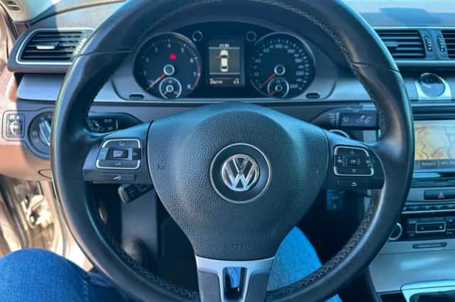 Volkswagen Passat (2012) thumbnail 10