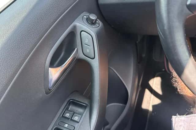 Volkswagen Polo (2011) thumbnail 17