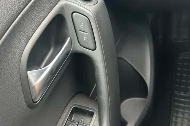 Volkswagen Polo (2013) thumbnail 16
