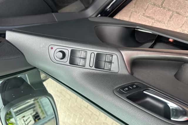 Volkswagen Tiguan (2009) thumbnail 12