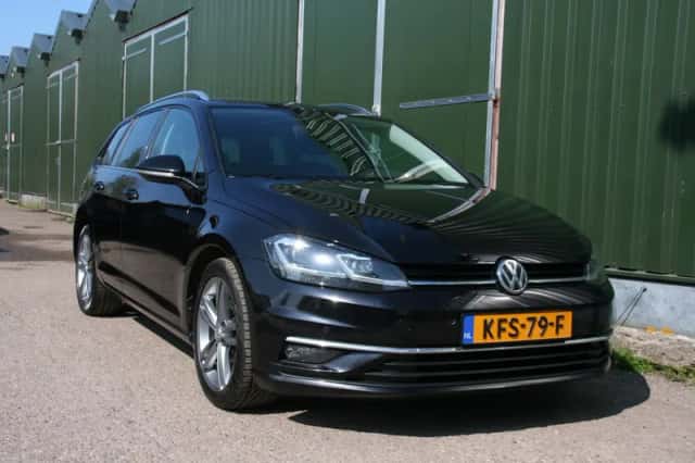 Volkswagen Golf (2020) thumbnail 2