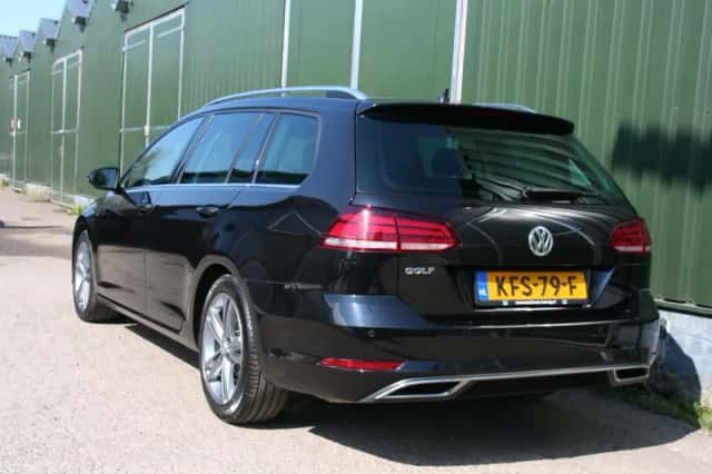 Volkswagen Golf (2020) thumbnail 4