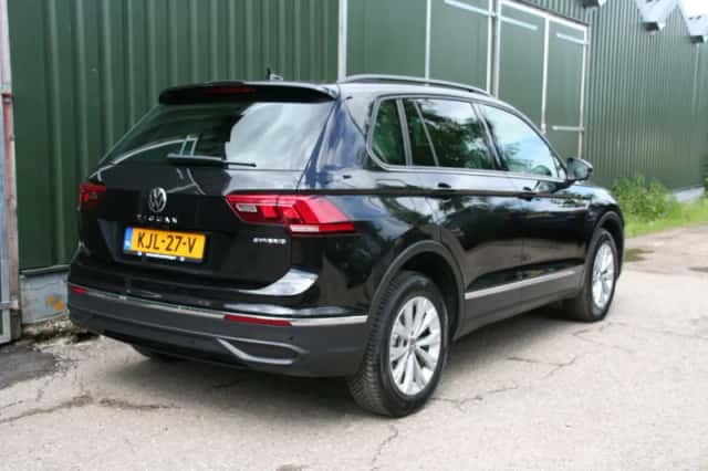 Volkswagen Tiguan (2023) thumbnail 4