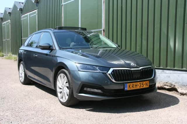 Škoda Octavia (2021) thumbnail 2
